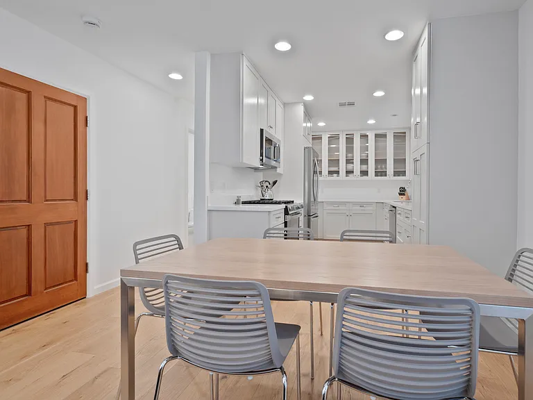 135 Montana Ave #8 — Photo 5