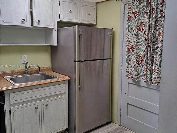 3rd image of 1145 Normandy Dr APT 205