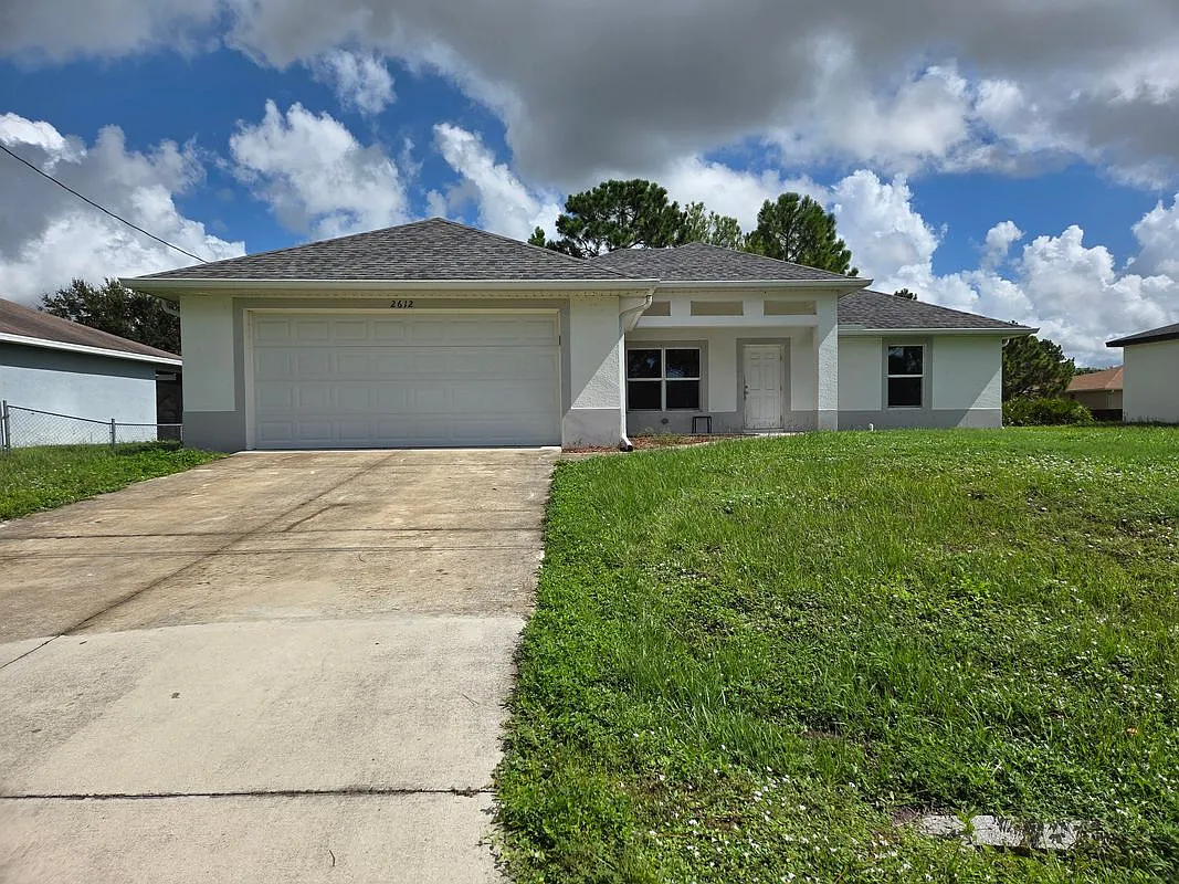 4 bed, 2.0 bath, 2044 sqft, $1,900 — Photo 1
