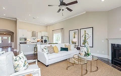 4th image of 5745 Park West Cir
