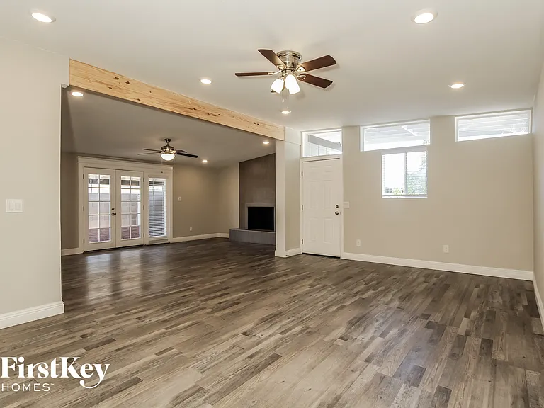 3718 W Townley Ave — Photo 2