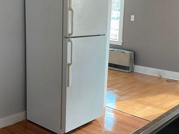 3rd image of 12 Wall St APT 1