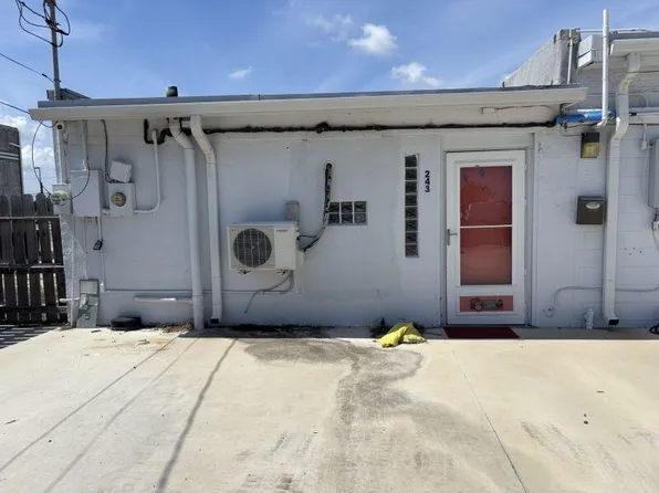 243 S Commercial St #B, Aransas Pass, TX 78336