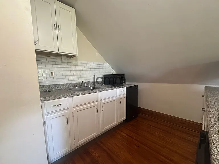 3228 E Fairfax Rd — Photo 5