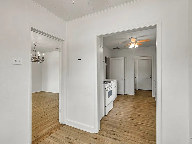 609 Storey Ave — Photo 13