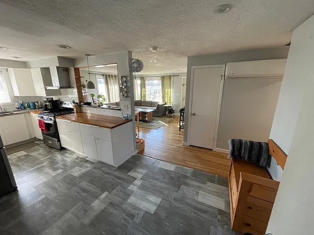 2174 Broadway St NE — Photo 9