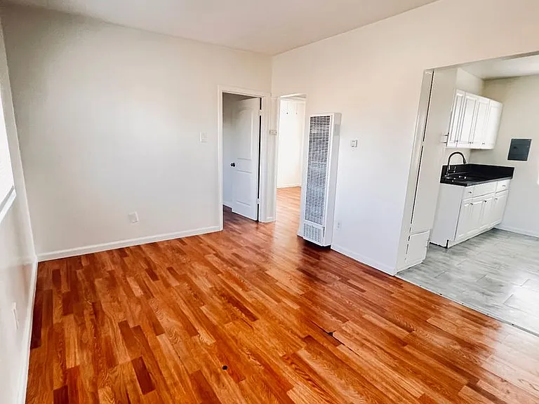 10626 S Budlong Ave — Photo 1