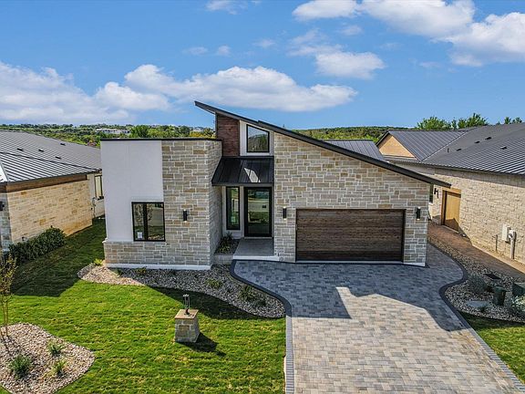 2nd image of 121 Azalea Loop