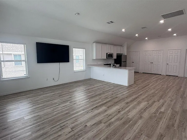 15746 Harding Bend Dr — Photo 3
