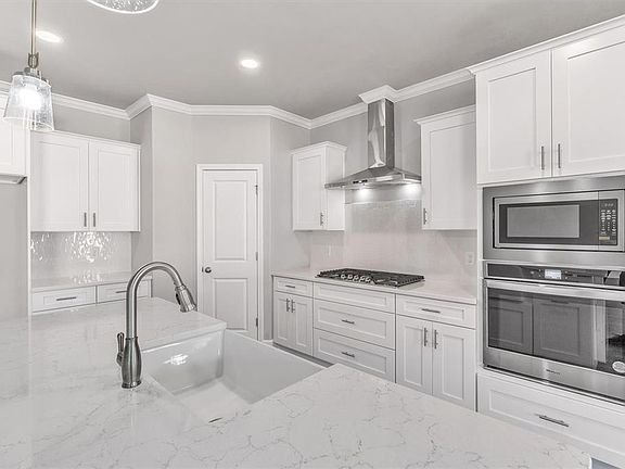 3rd image of 1140 SW 67th St