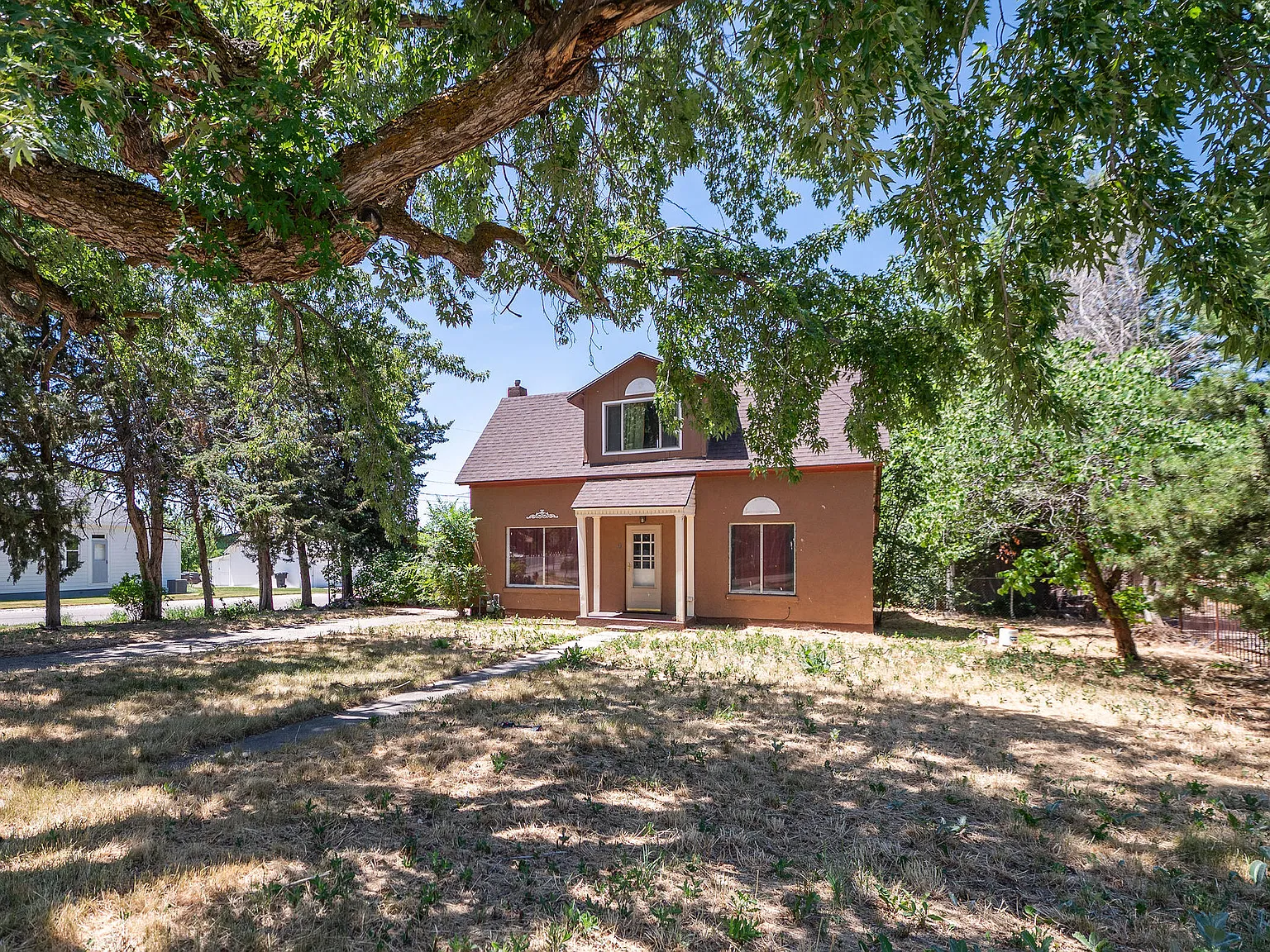 3 bed, 1.5 bath, 2051 sqft, $2,000 — Photo 3
