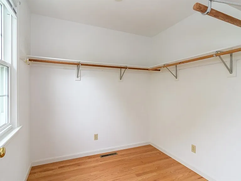 20 Eastleigh Ln — Photo 11