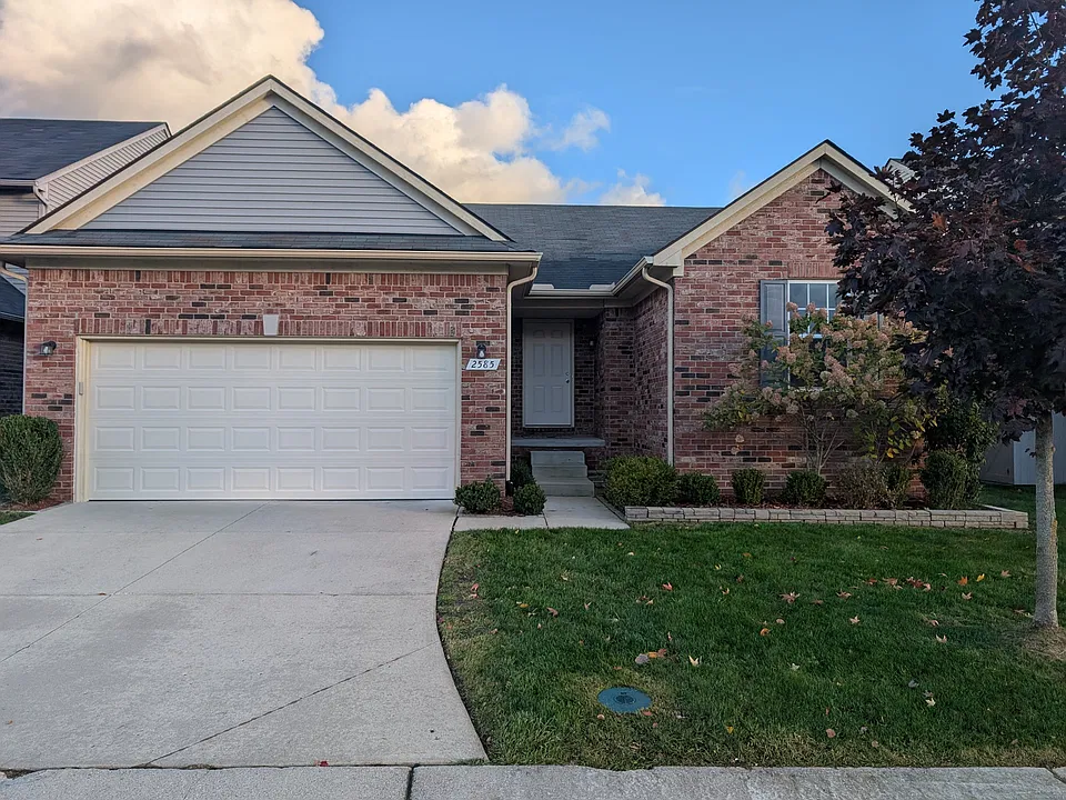 2585 Knollwood Dr