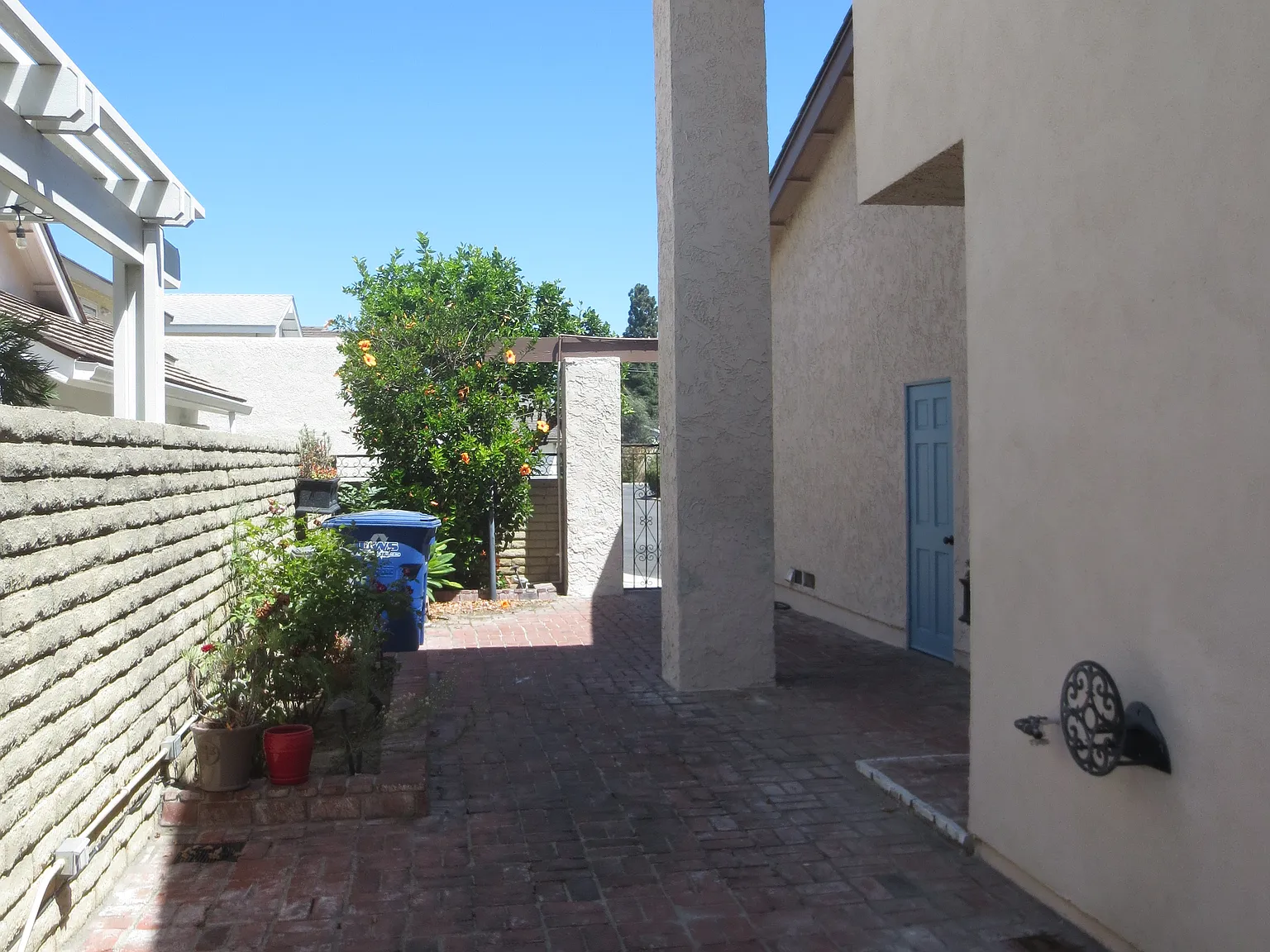 3 bed, 1425 sqft, $5,950 — Photo 3