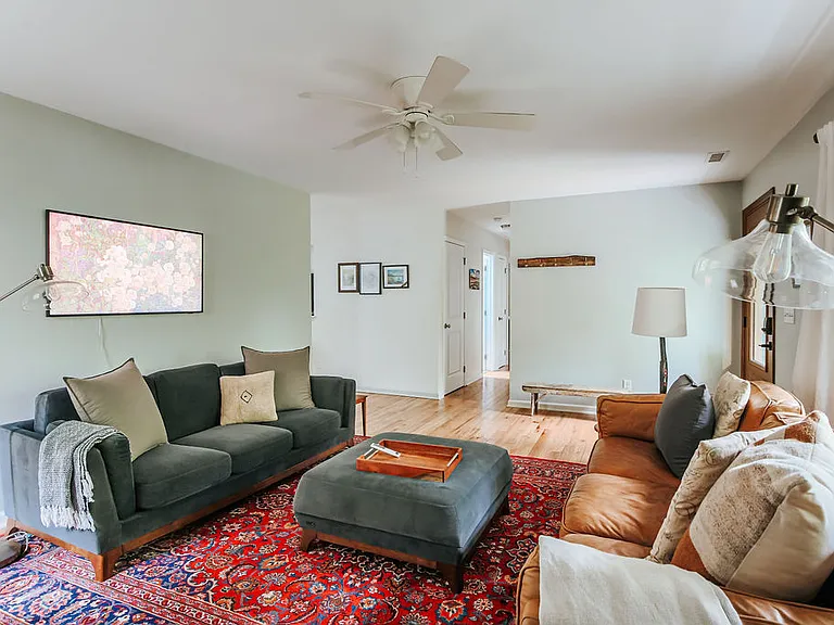 930 Saint Charles Ave — Photo 4