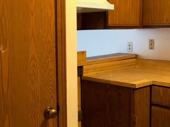 5th image of 320 Brown St #703