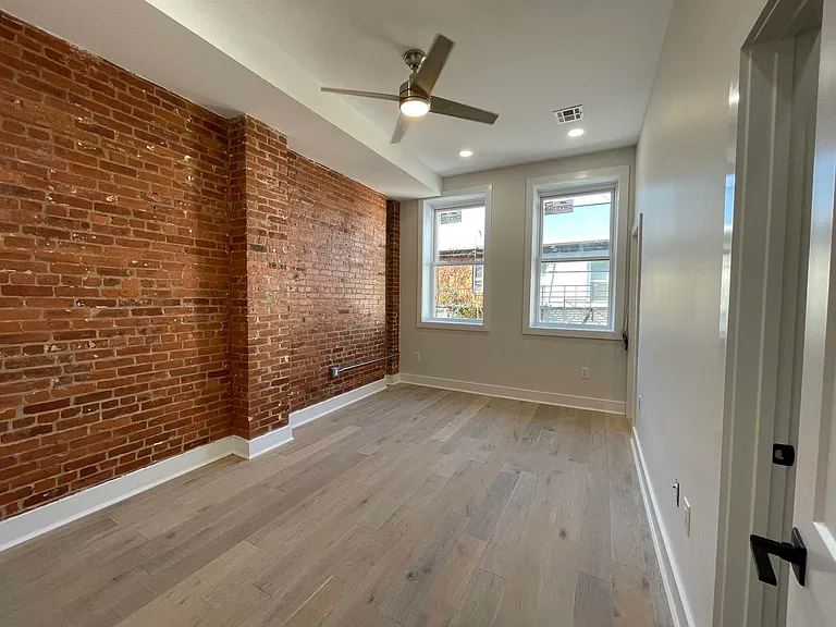 612 Washington St #2 — Photo 8