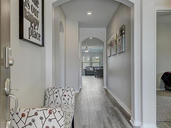 4th image of 301 Stevenson Lndg