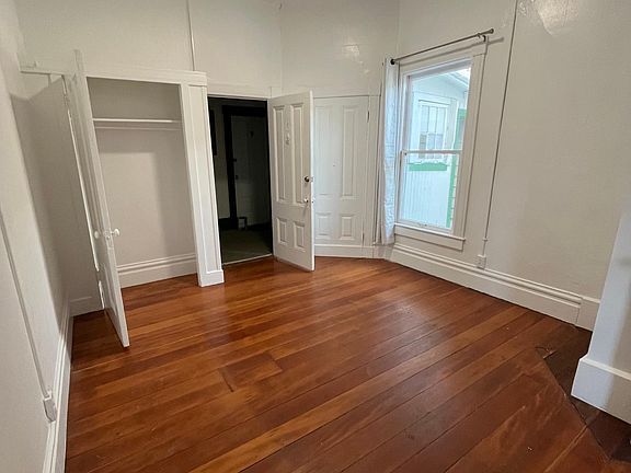 3rd image of 1419 De La Vina St APT 16