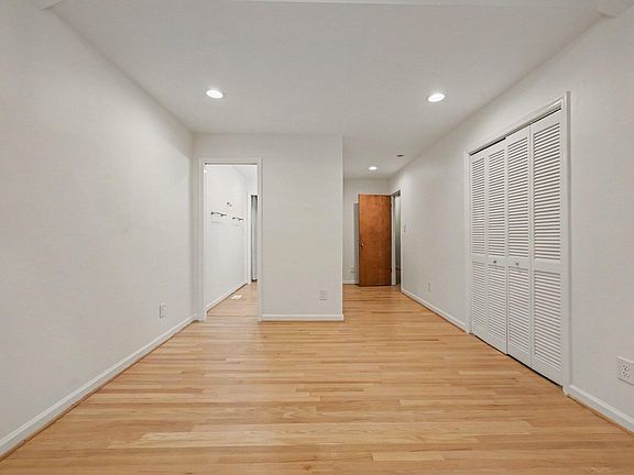 5th image of 102 Webb Dr