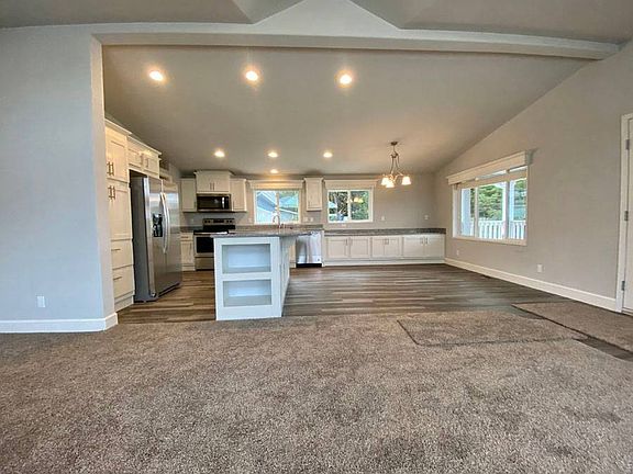 4th image of 5920 NE Evergreen Ln