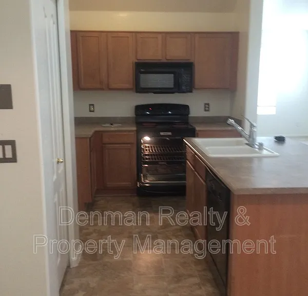 3914 S 52nd Ln — Photo 5