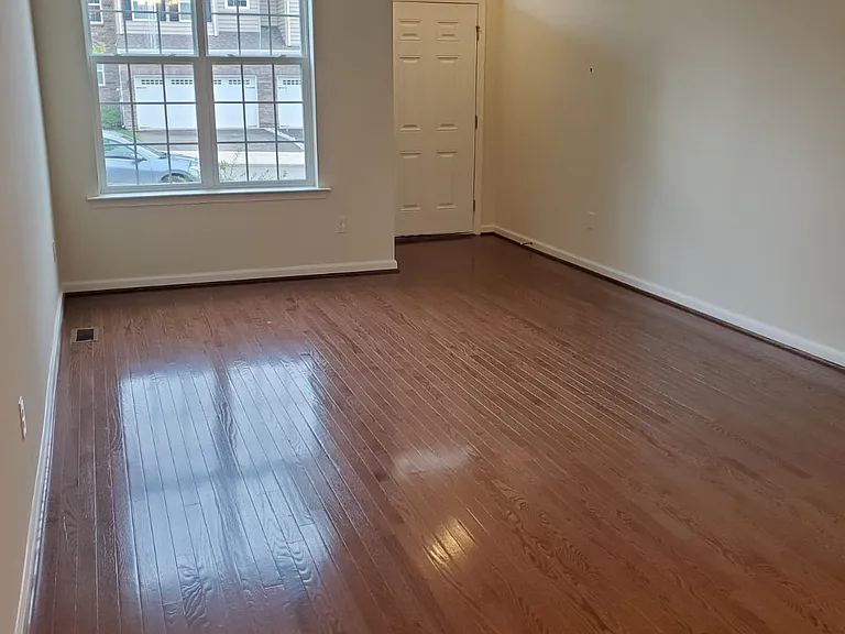 340 Redclover Ln — Photo 5