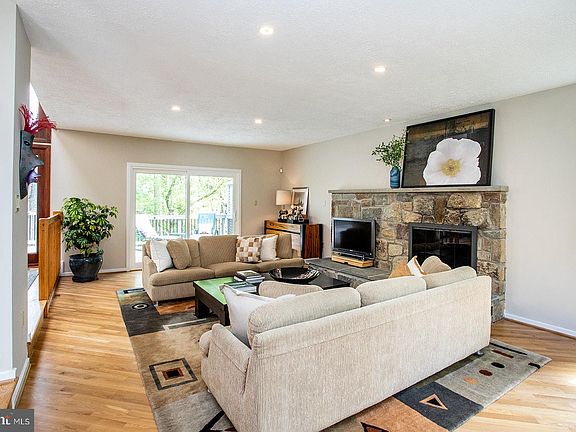 4th image of 1403 Grady Randall Ct