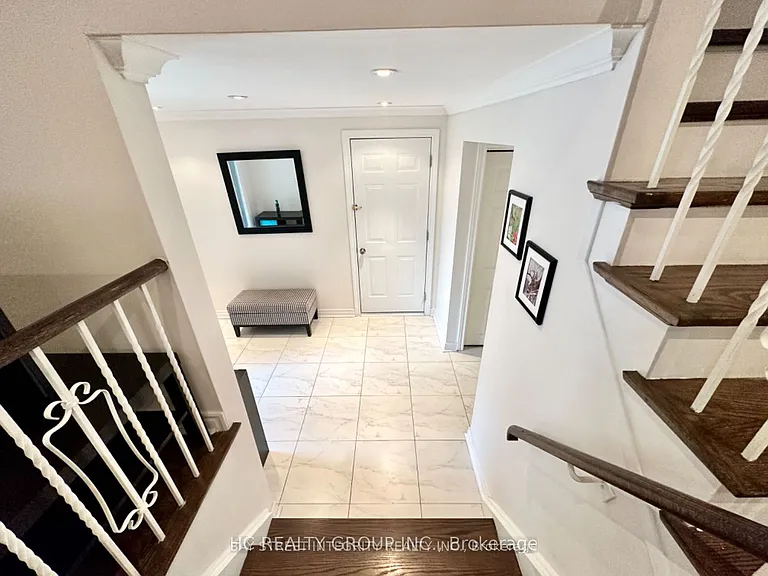 35 Lailey Cres — Photo 18