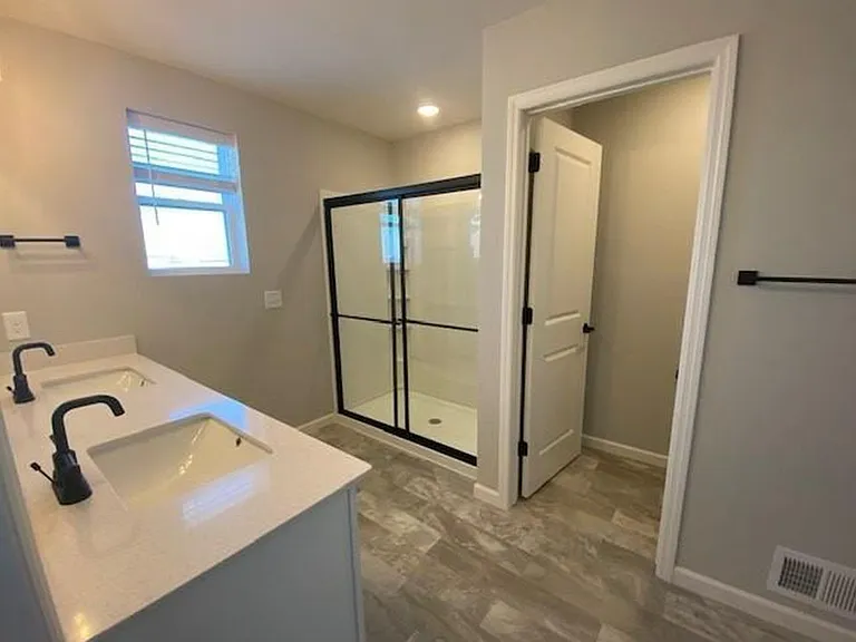 4810 Airlake Dr — Photo 9