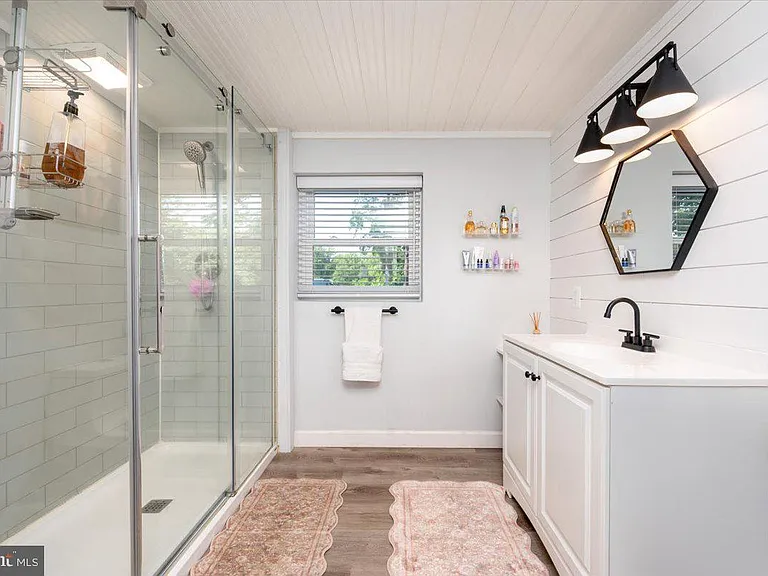 1005 Magothy Park Ln — Photo 10