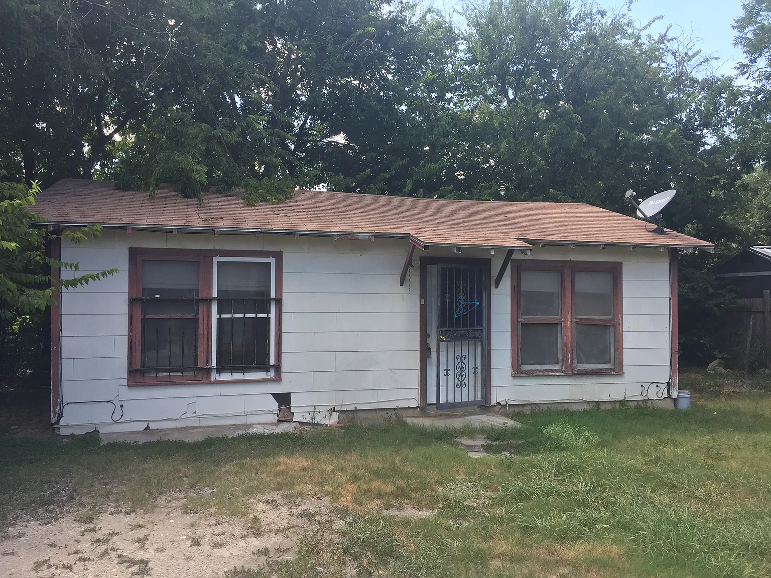 2523 S Pine St — Photo 1