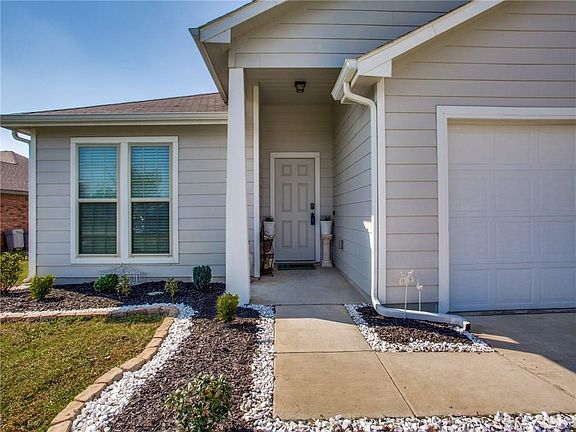 3rd image of 615 Concho Dr