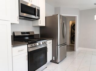 6908 Hazeltine Ave #1, Van Nuys, CA 91405