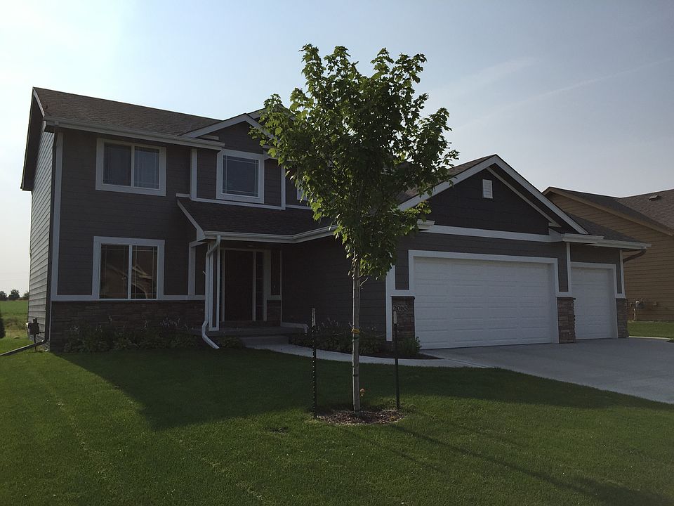 1st image of 2065 SE Oxford Dr