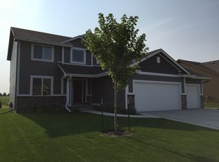 2065 SE Oxford Dr, Waukee, IA 50263
