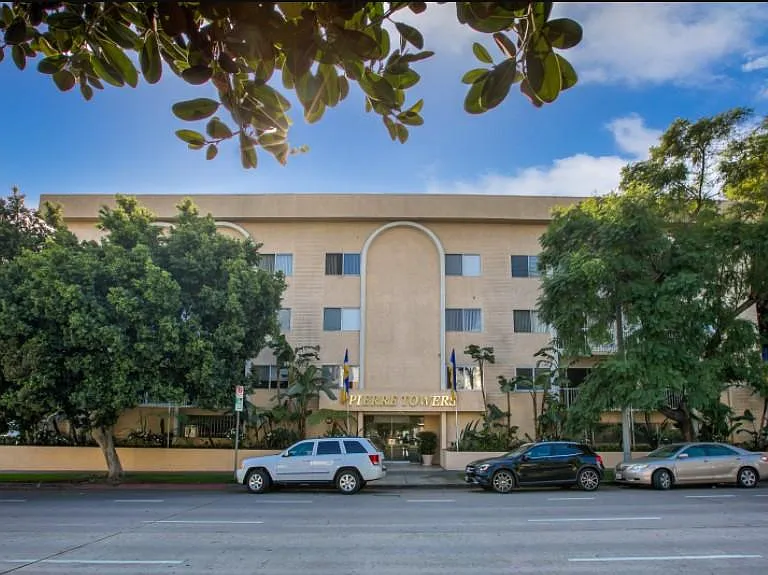 Pierre Towers — Photo 14