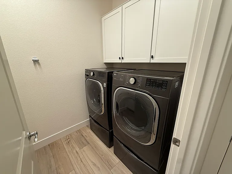 7765 Navasota Dr — Photo 14
