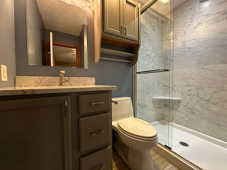 401 Park Creek Ct — Photo 10