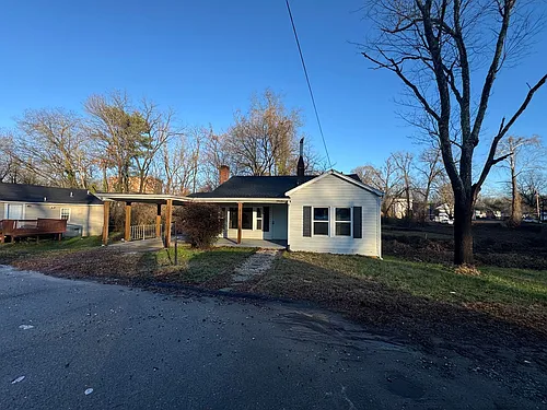 123 Lincoln St Photo 1
