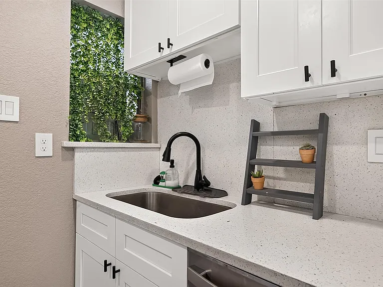 1005 Avenue D — Photo 20