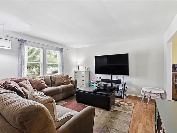 5th image of 801 Mulberry St