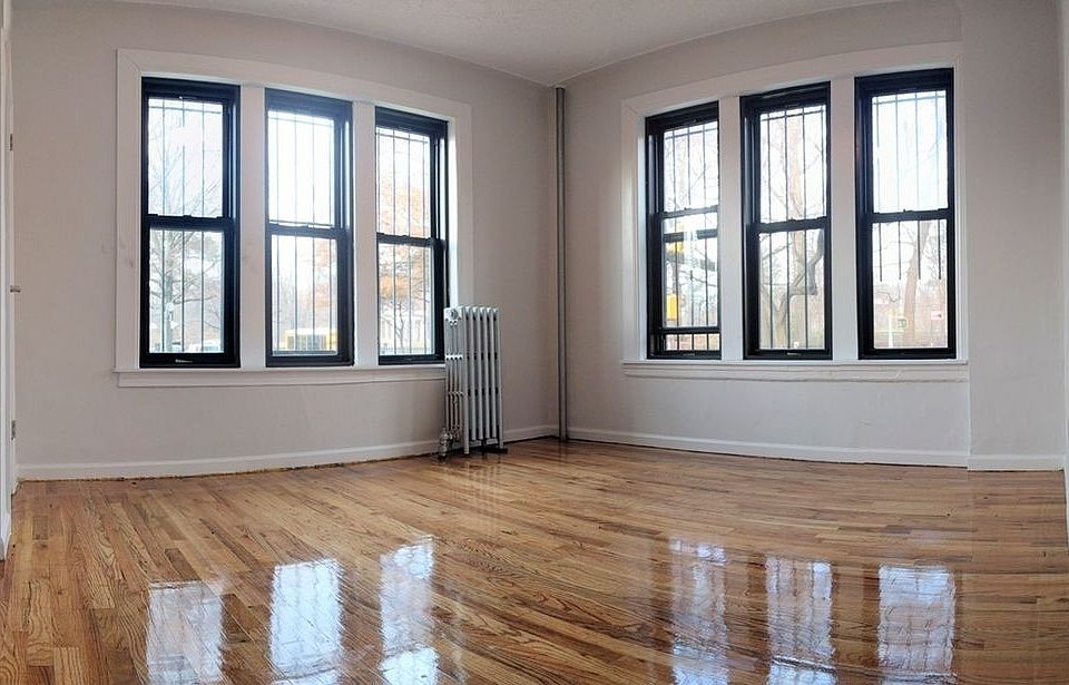 1st image of 1 Parade Pl APT 1