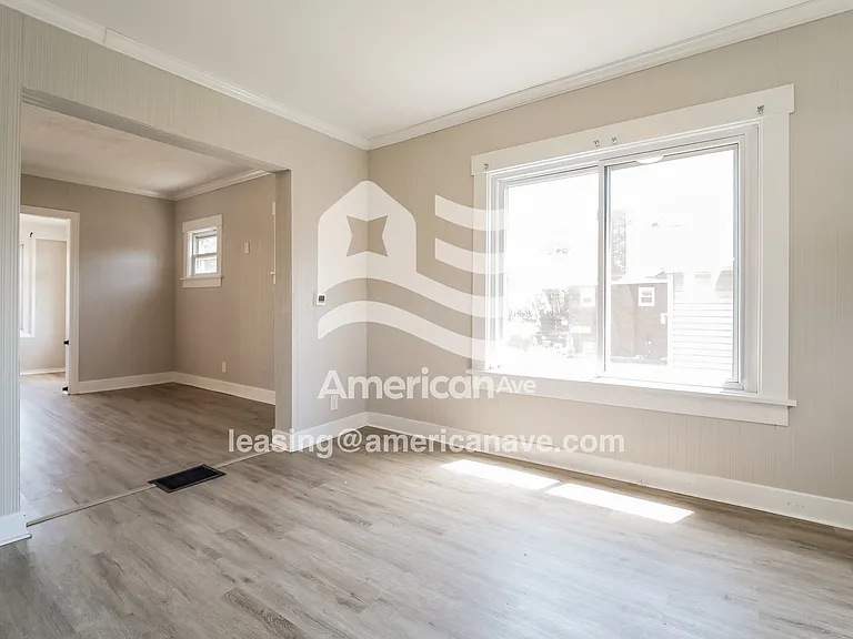1342290_005_living_room_13859693.jpg