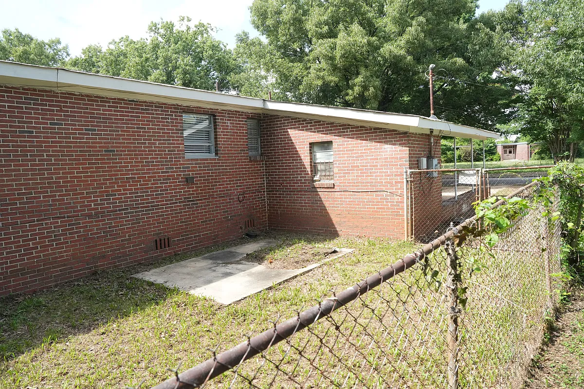 Building Photo - 540 43rd St N