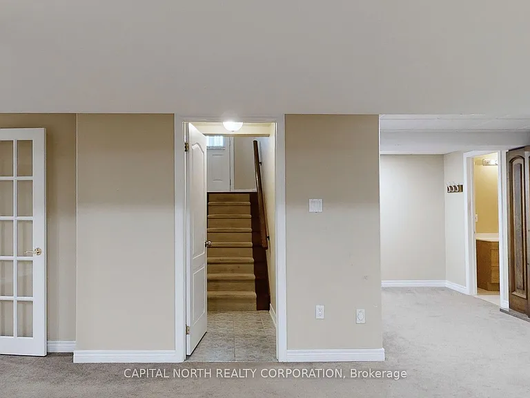 43 Gardiner Dr #LOWER — Photo 3
