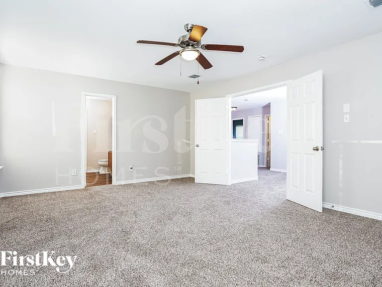 1343 Foster St — Photo 9