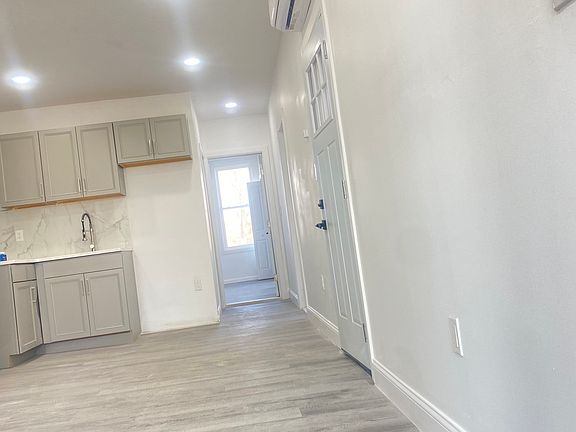 5th image of 221 Summit Ave