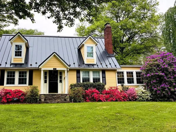 300 S 32nd St, Purcellville, VA 20132