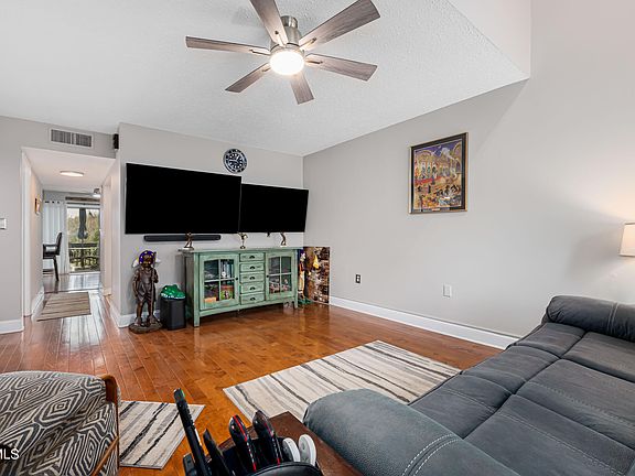 2nd image of 548 Fleetwood Dr #D